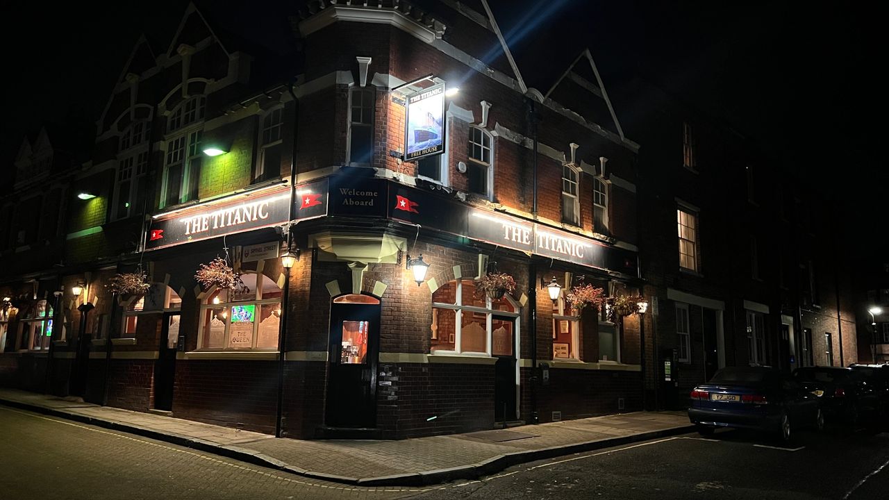 Titanic Pub