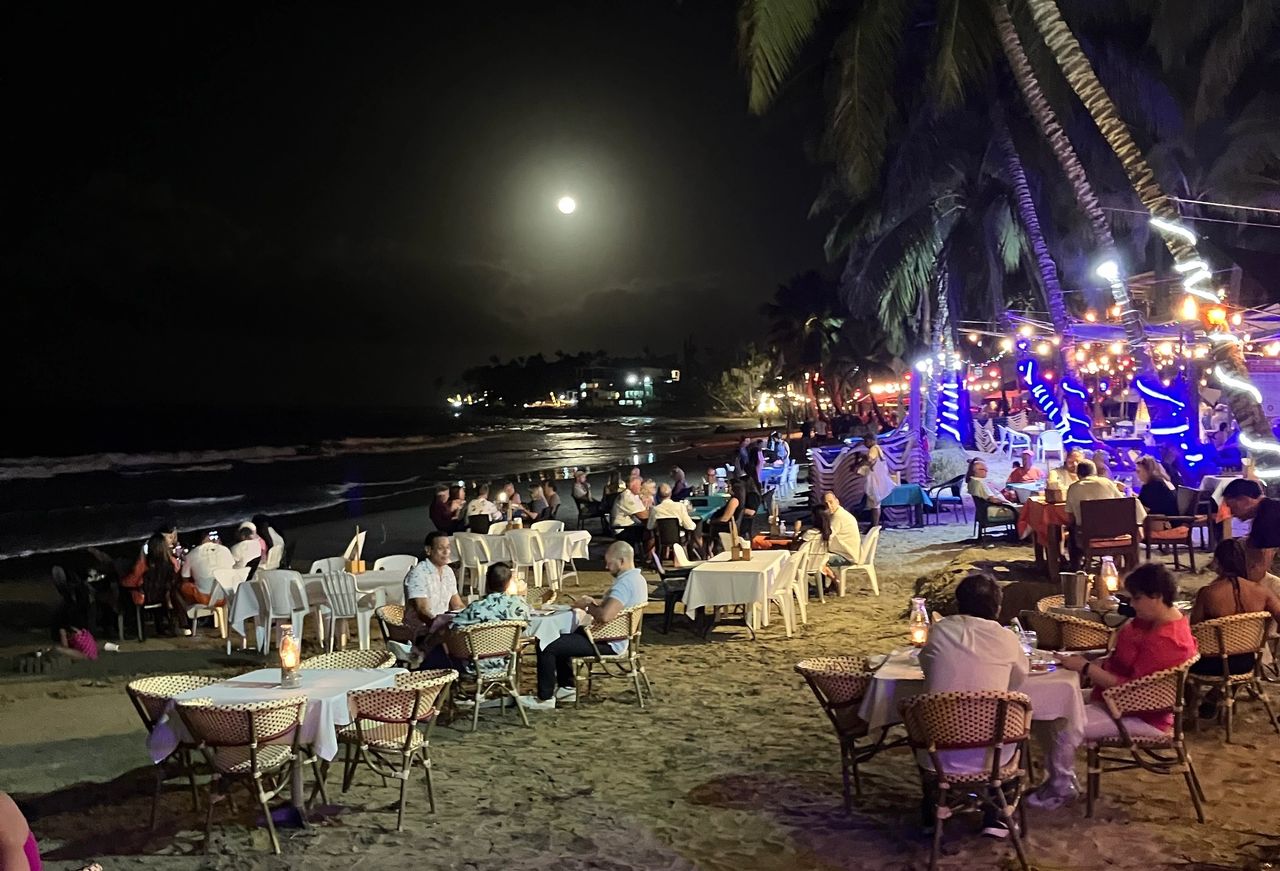 Full moon Dinner on the beach