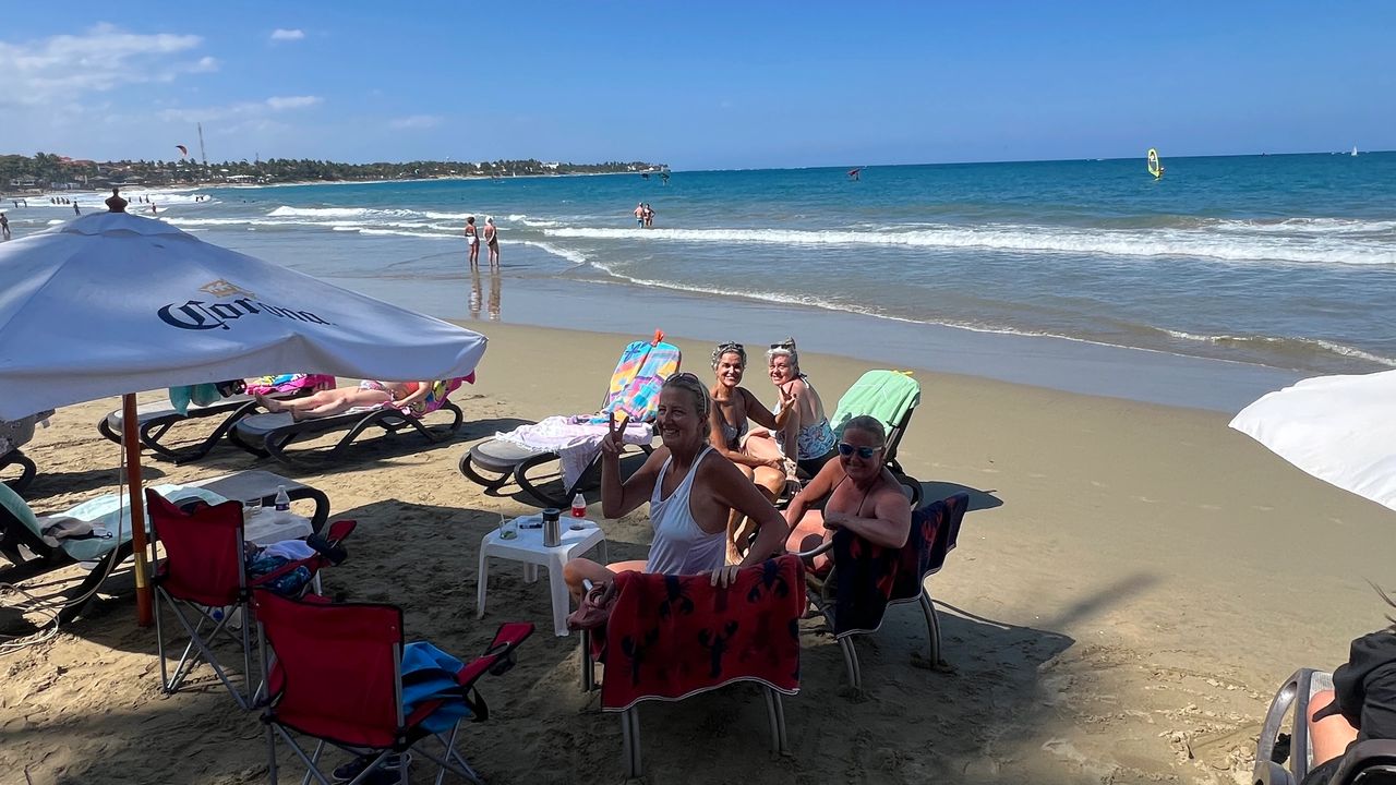 Beach Time @Ojo's with the Girls