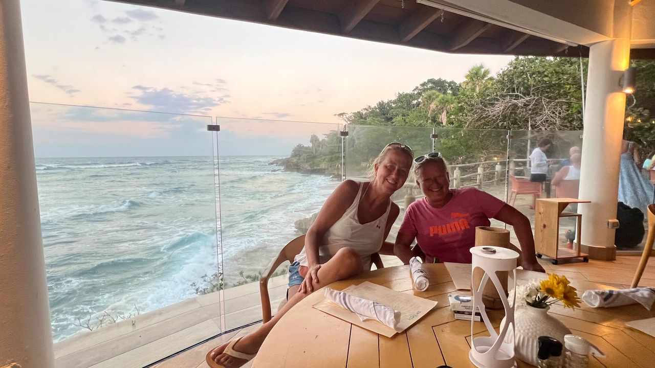 Ann & Julie @Sea Horse