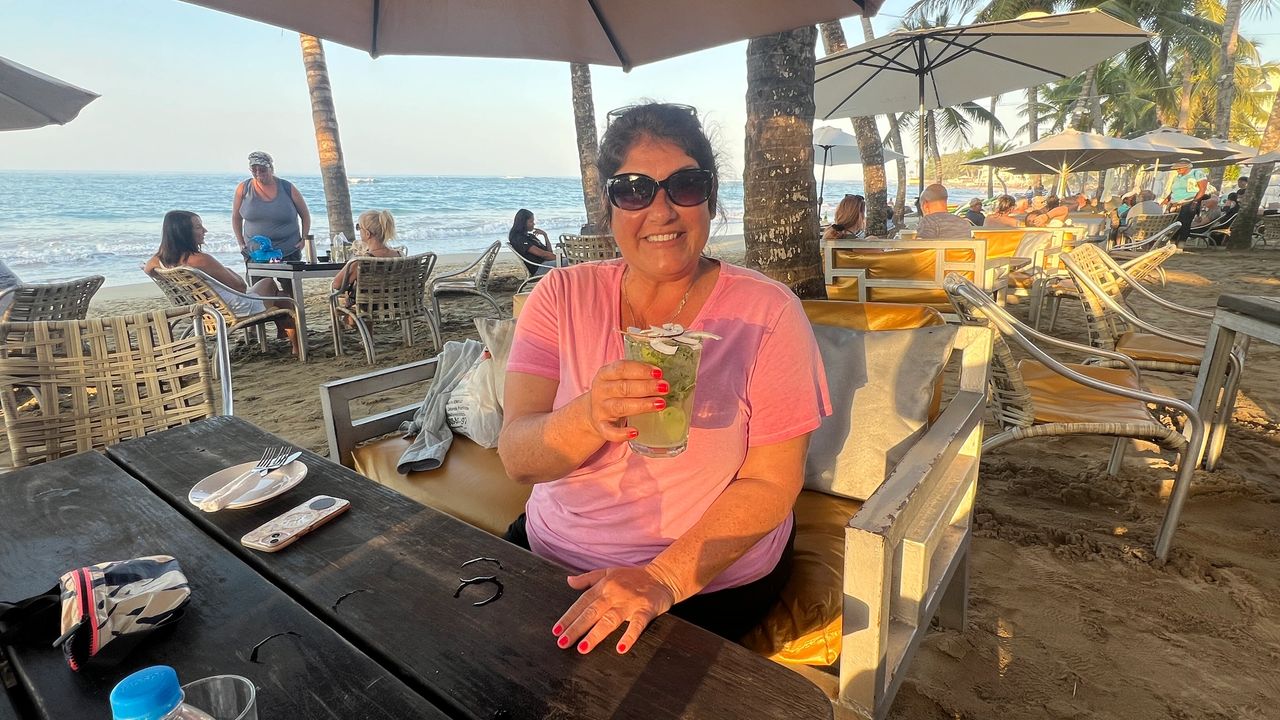 Kim showing off her Manicure