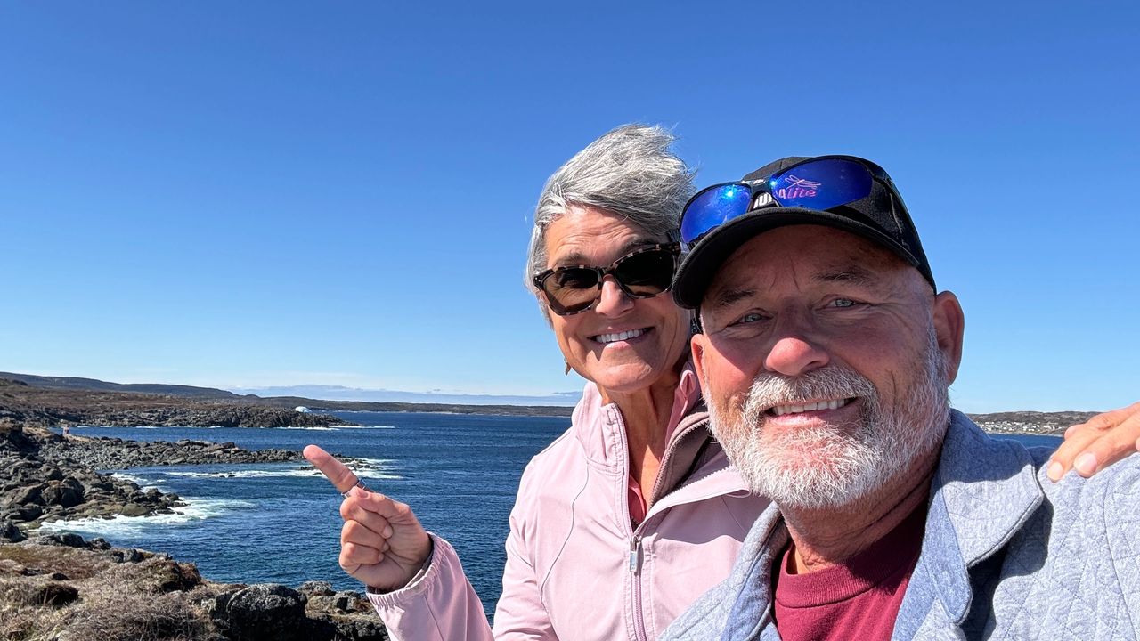 Yoli pointing at #2 Iceberg