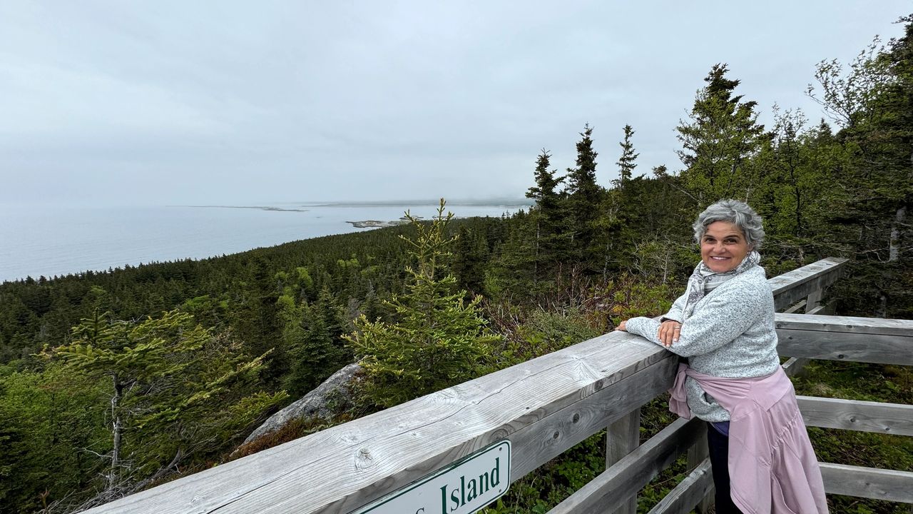 Lighthouse Trail on Cows Head Point