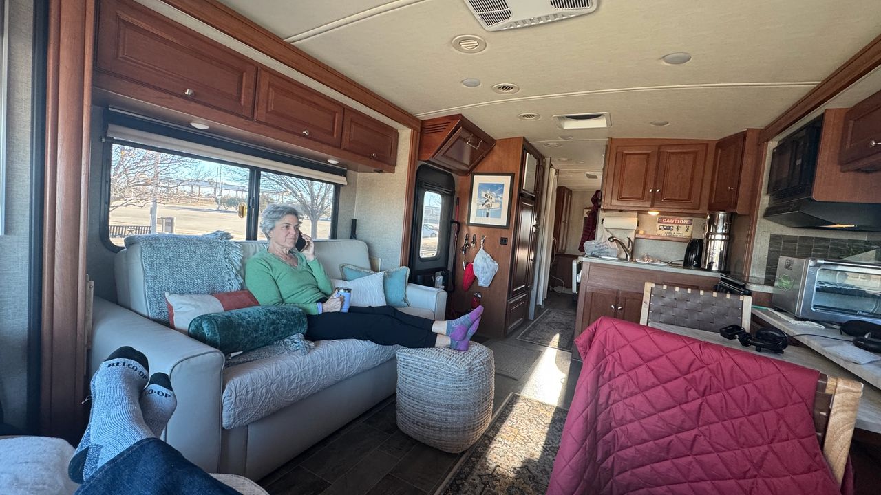 Home on the road, Yoli on the phone